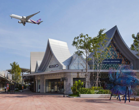 DAY1 台北→曼谷→Central Village Outlet 血拼→LV The Place 展覽&精品咖啡廳(現點現付)→童話森林系餐廳