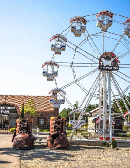 美功鐵道市場(推薦人氣小吃豬雜湯)→前往華欣→小瑞士綿羊牧場→渡假村 CHECK IN→華欣夜市 (周末可以逛蟬鳴夜市、其他日期華欣夜市)