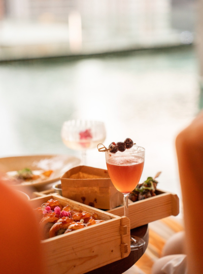 台北→曼谷→曼谷最強新地標 Dusit Central Park (綠色空中花園、米其林小吃美食街)→泰式風味餐(滷汁豬肉火鍋)→推薦晚上可以在空中酒吧Chill 一下(現點現付)