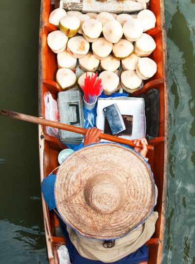 DAY3:當地人都愛的~空叻瑪榮水上市場&手搖船&小吃米粉湯→BIG C超市→中央世界購物商場(推薦彩虹熊咖啡廳、多款美食小吃、室內兒童遊戲區)