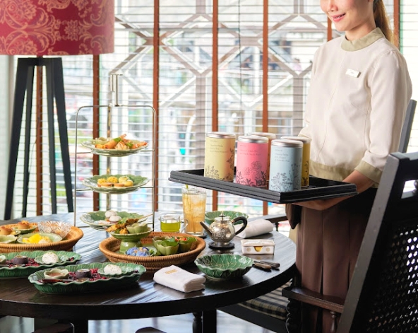 睡到自然醒→BIG C超市+中央百貨SHOPPING→愛侶灣泰式經典下午茶(兩人一套)→米其林指南 PLU 泰式料理→SKY BEACH ROOFTOP酒吧(門票自理)