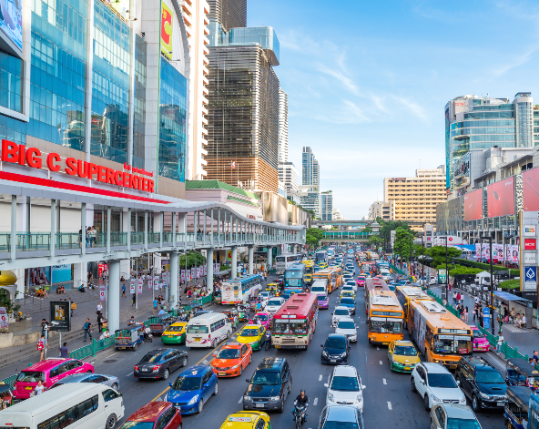 睡到自然醒→BIG C超市+中央百貨SHOPPING→愛侶灣泰式經典下午茶(兩人一套)→米其林指南 PLU 泰式料理→SKY BEACH ROOFTOP酒吧(門票自理)