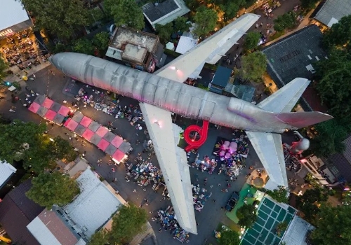 鄭王廟(可自費體驗泰服)→飛機文創市集(假日可換恰圖恰市集)→泰式米其林必比登→宵夜推薦~芒果糯米飯(兩人一份)